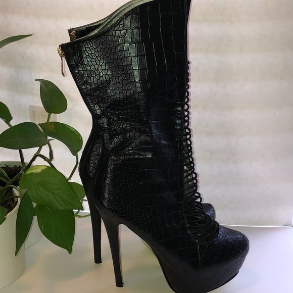 Cape Robbin Shoes - NEARLY NEW! FIERCE & SEXY BLACK VEGAN FAUX LEATHER PLATFORM SPIKE ZIP UP BOOTS